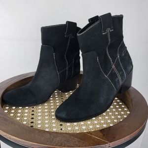 Vince Camuto maves black suede booties size 8.5